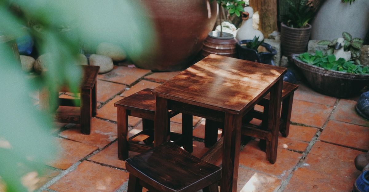 Mini-Terrasse mit Wow-Effekt: In 7 Schritten zur stilvollen Betonplatten-Oase