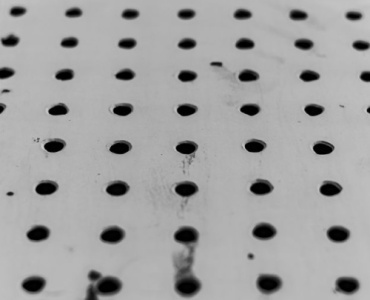 Über Kopf leicht gemacht: Deckenverkleidung mit perforierten PVC-Platten – Schritt für Schritt zum Profi-Finish