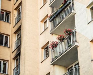 Schluss mit Krach: So wird deine Wohnung im Mehrfamilienhaus zur Ruheoase